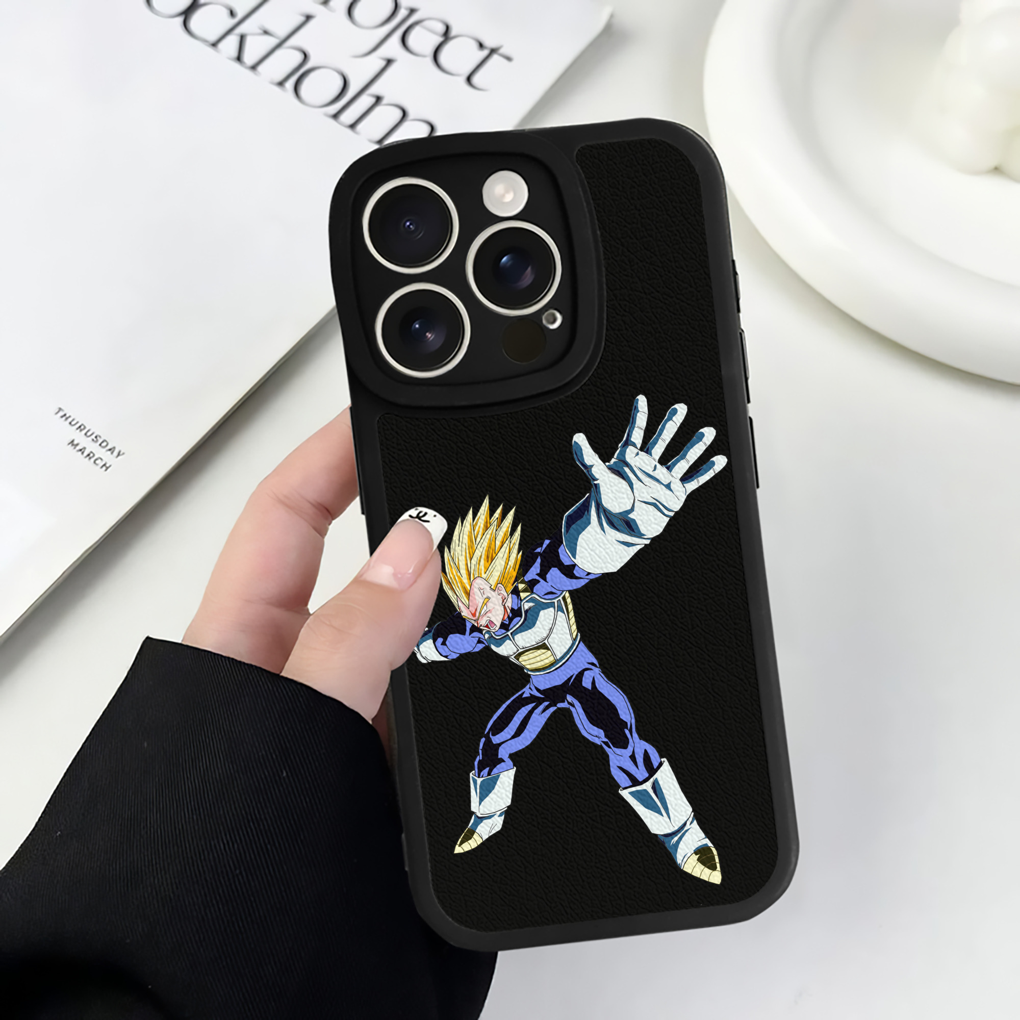 （画像用） ドラゴンボール ベジータ四世（Bejīta Yonsei）DRAGON BALL Vegeta IV 【iPhone 16シリーズ対応】シリコンスマホケース（レザー調） 材質：シリコン